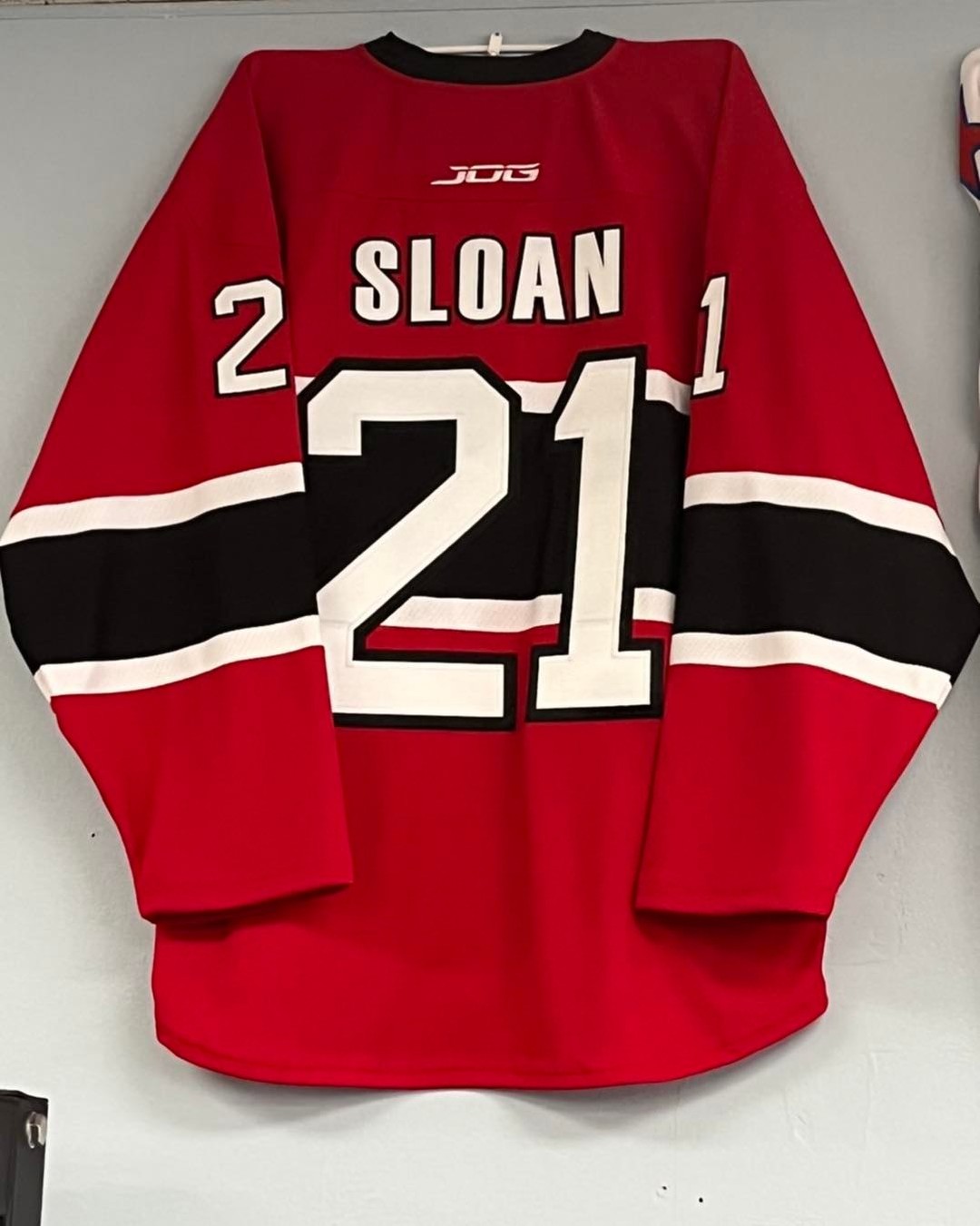Shout out to JD Strength Performance for ordering and displaying a replica Tim Sloan jersey.  Tim Sloan from our D1 team has trained with them for years.  We’ll be re-opening our on-line store again in time for next season.  https://www.facebook.com/JDStrengthPerformance/